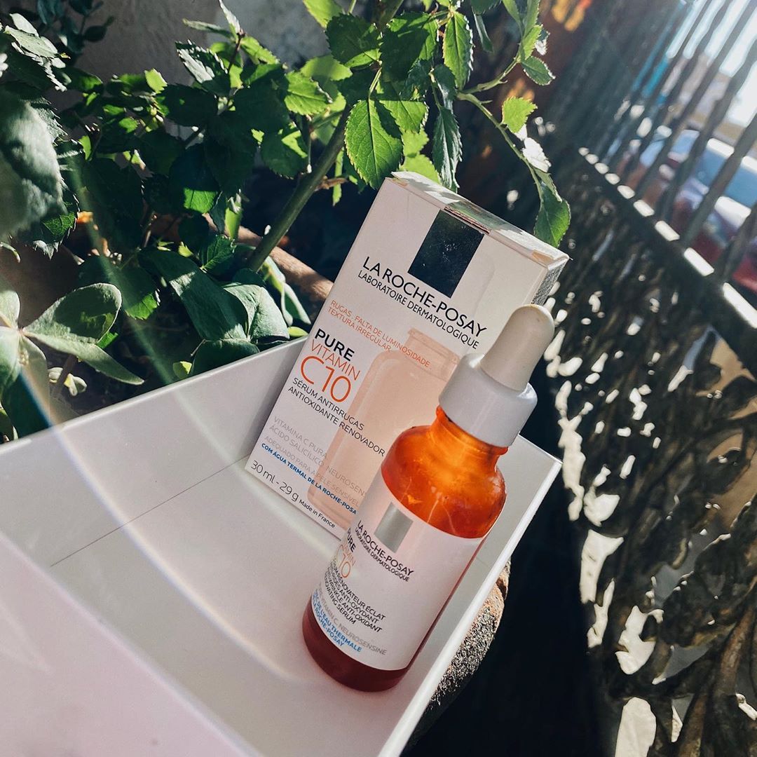 Reseña La Roche Posay Pure Vitamin C10 Llevo Ya Casi Dos Meses Usando El Producto Y Les Puedo Decir Que Ha Sido De Mi Wine Bottle Rosé Wine Bottle Bottle