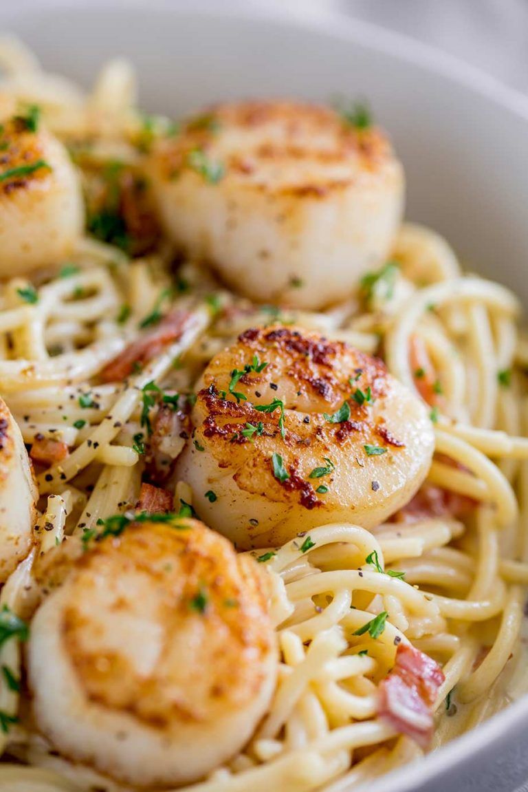 This Seared Scallop Pasta with Creamy Bacon Sauce is such an easy