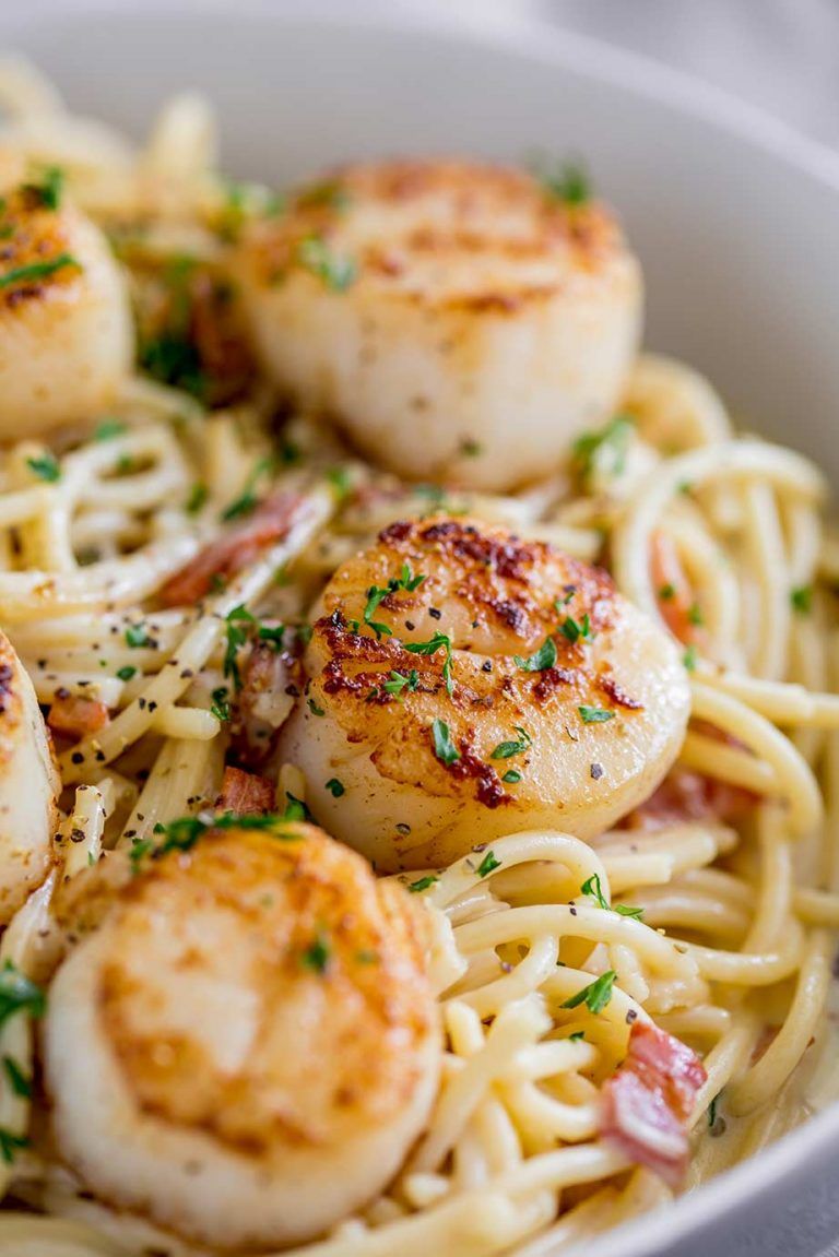 This Seared Scallop Pasta with Creamy Bacon Sauce is such an easy ...