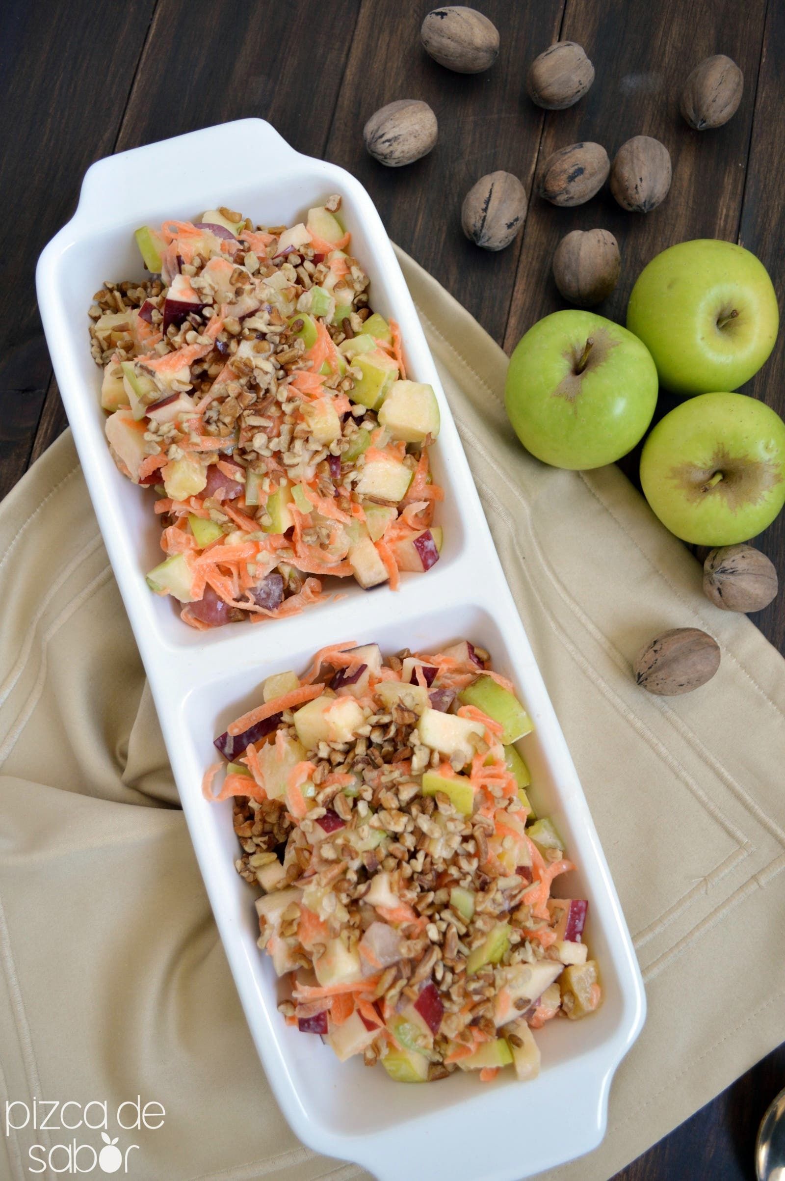 Ensalada de manzana navideña & saludable (lista en minutos)