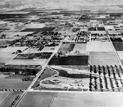 WOODLAND HILLS Aerial view, 1949. View is looking north from Woodland WOODLAND HILLS Aerial view, 1949. View is looking north from Woodland