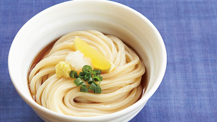 香川 政明さんの中力粉を使った「讃岐うどん」のレシピページです。おいしいうどんを家庭で簡単につくる極意を伝授します。小麦の香りただよう打ちたての味は、また格別ですよ。 材料: うどん、中力粉、薬味、ぶっかけのつゆ、ぶっかけのつゆ Noodles, Spaghetti, Favorite Recipes, Delicious, Cooking, Ethnic Recipes, Food, Macaroni, Kitchen