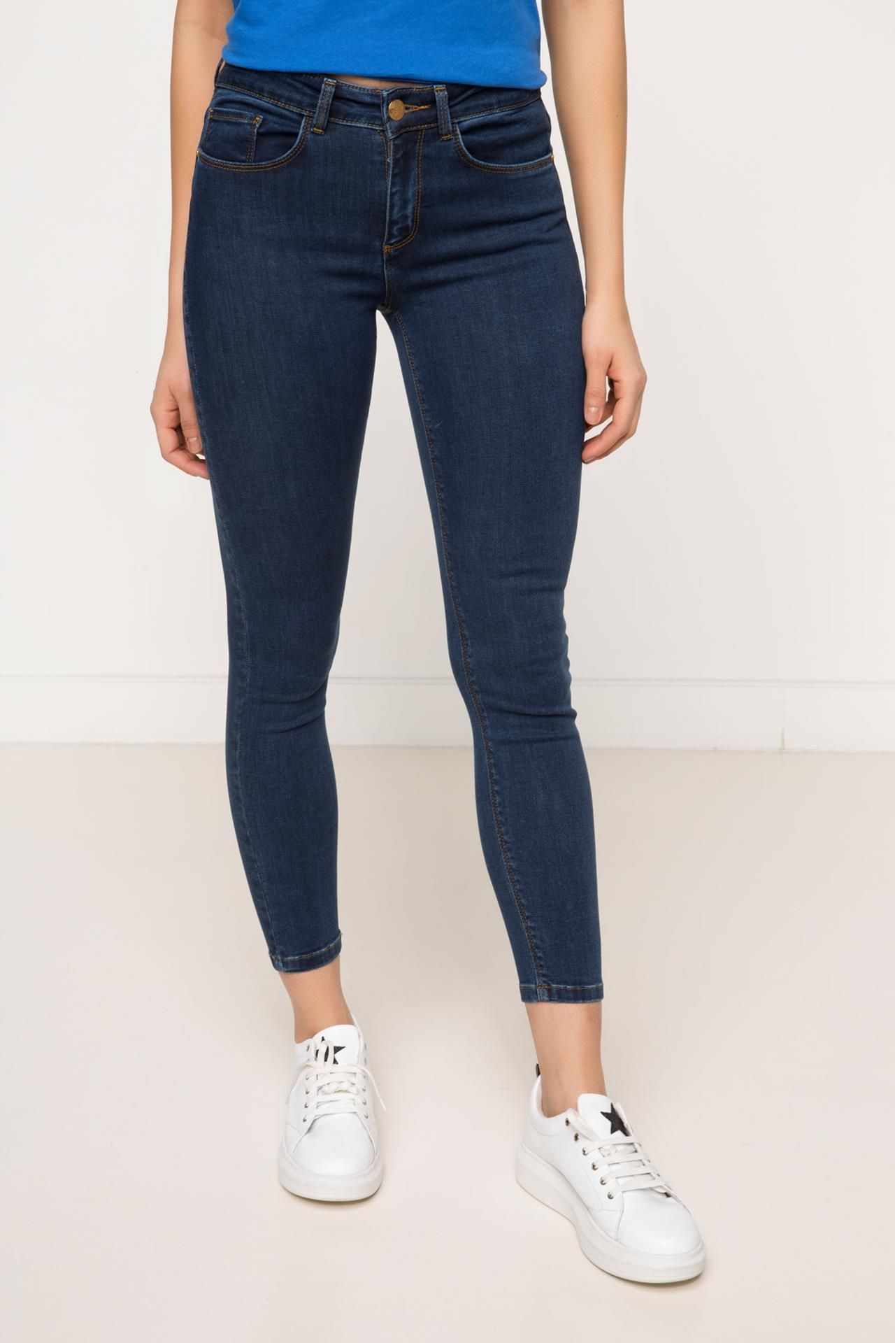 Defacto Marka Agata Denim Pantolon Duz Kesimi Ve Rahat Kalibi Ile Mutlaka Dolabinizda Olmasi Gereken Defacto Bayan Pantolon Skinny Jeans Fashion Levi Jeans