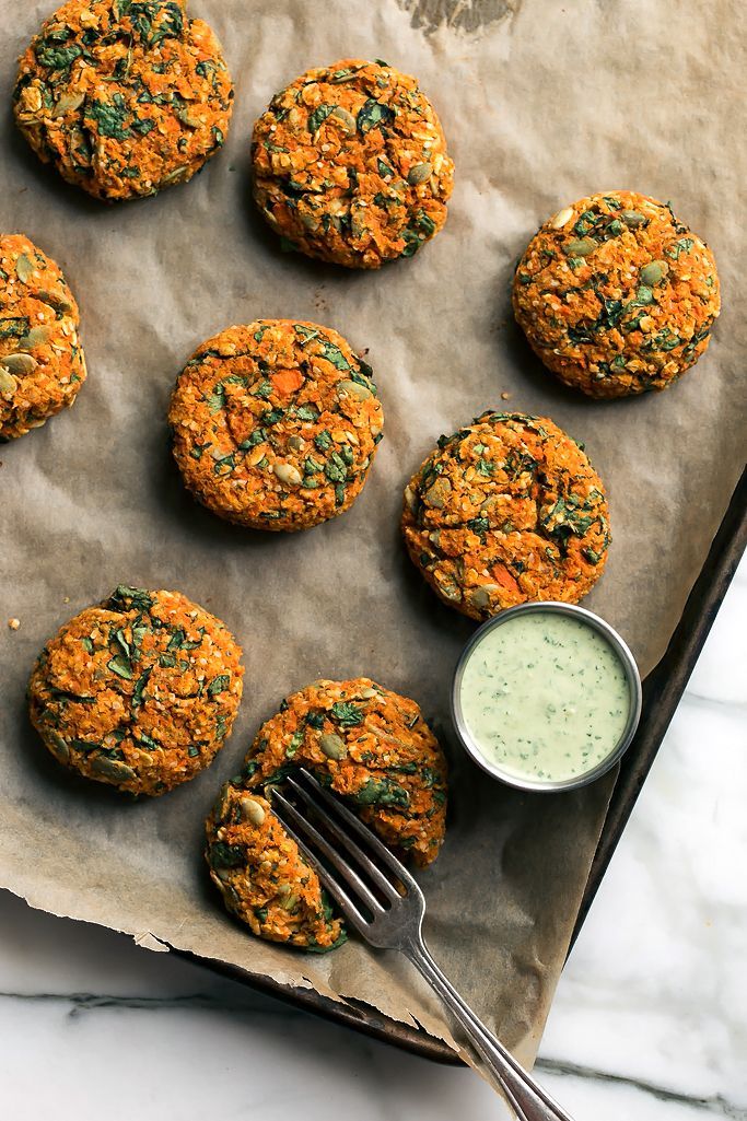 Carrot-Lentil Cakes with Garlic-Herb Tahini Sauce Lentil Recipes, Vegetarian Vegan Recipes, Veggie Recipes, Whole Food Recipes, Cooking Recipes, Healthy Recipes, Herb Recipes, Carrot Recipes, Cleaning Recipes