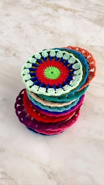 Crochet Lovers, Granny Square, Hand Knitting, Panda, Crochet Patterns, Instagram, Fashion, Scrappy Quilts, Moda