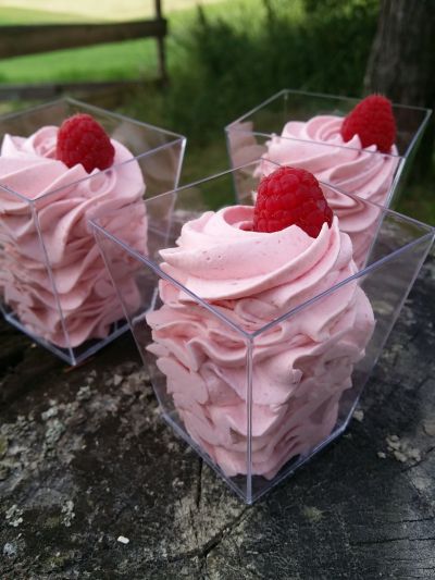 Raspberry Ice Cream Recipe, Ice Cream Recipes, Mousse Recipes, Pudding Desserts, Christmas Snacks, Desserts To Make, Afternoon Tea, Deserts, Food And Drink