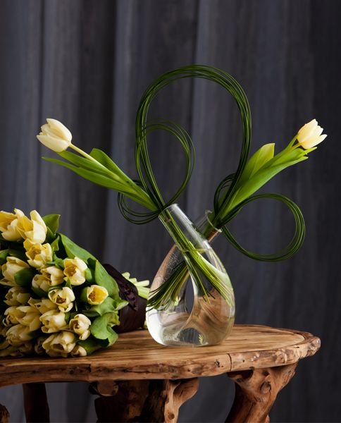 It's tulip time! Love this modern day arrangement of ...