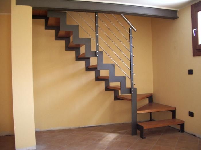 Scala monotrave in acciaio produzione scale per interni ed esterni ... Scale interne in ferro e legno