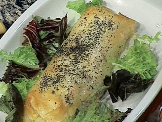 Strudel de queso con uvas .... Narda Lepes Tostadas, Chefs, Queso, Empanadas, Cheesesteak, Turkey, Chicken, Ethnic Recipes, Food