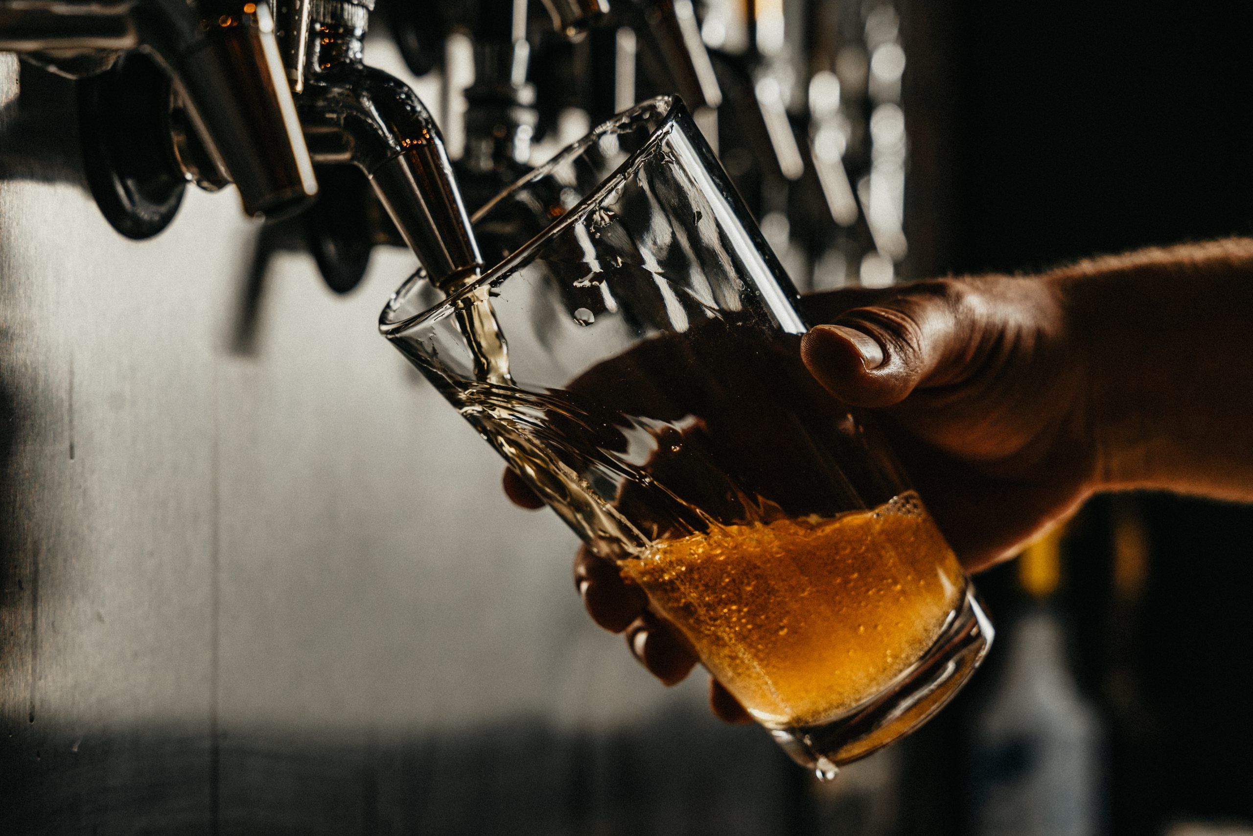 L'aumento dei costi di produzione mette seriamente a rischio la birra artigianale italiana: i numeri e le paure di Coldiretti - Consorzio Birra Italiana. ... CONTINUA L'articolo Birra artigianale: come aumentano i costi di produzione (questa volta per la guerra) proviene da Dissapore. Beer Images, Beer Pictures, Bitters, Beer Industry, Free Beer, Micro Brewery, Alcohol Content, Best Rock, Pet Bottle