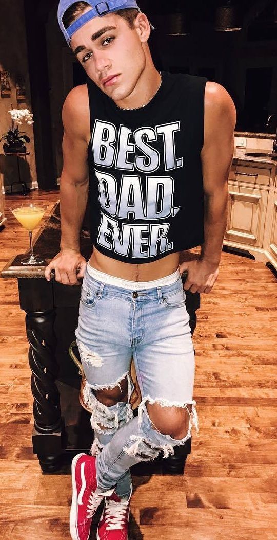 Pin On Boys In Crop Tops 2k17