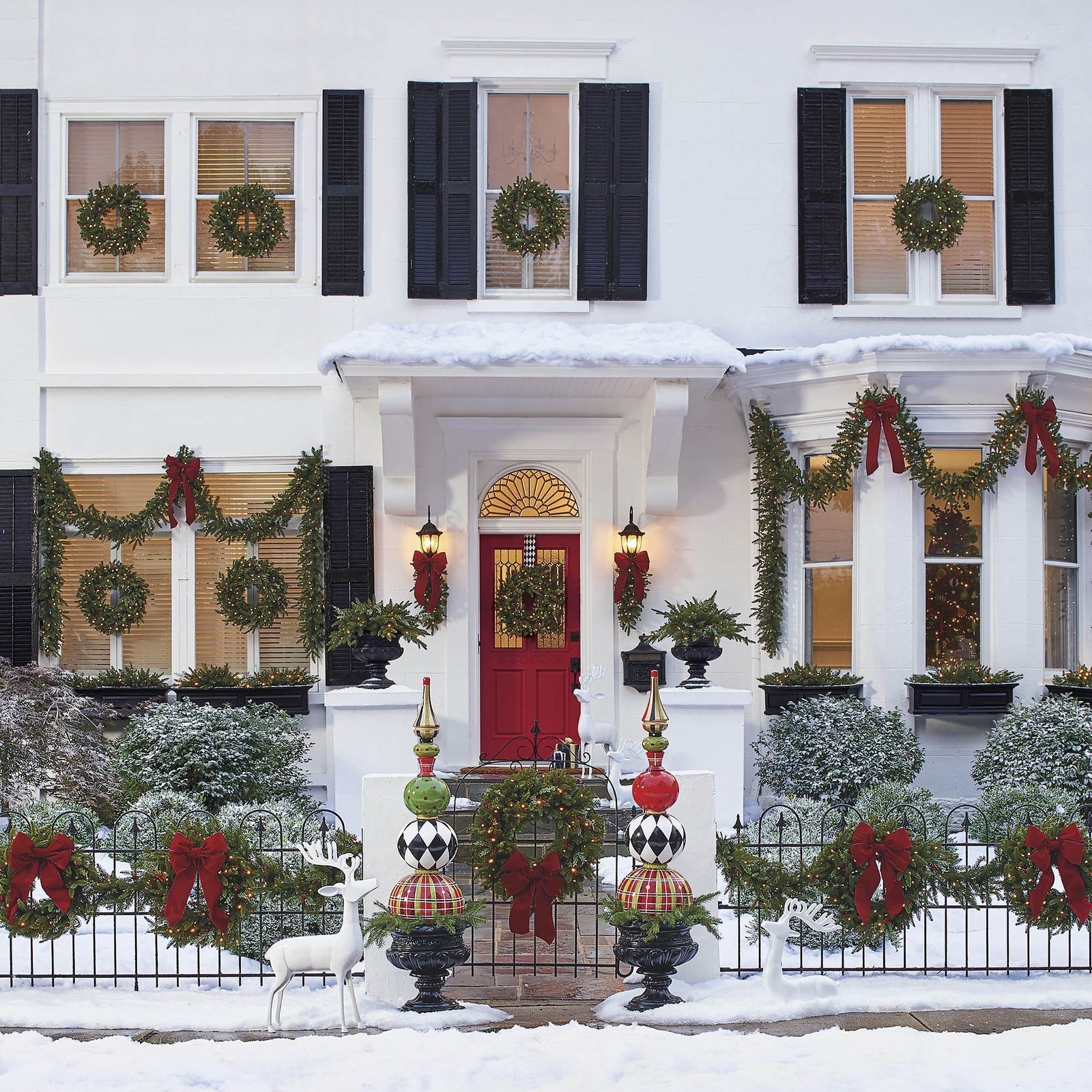 Dressed Up Front Porch Elledecorcom Dressed Up Front Porch Elledecorcom