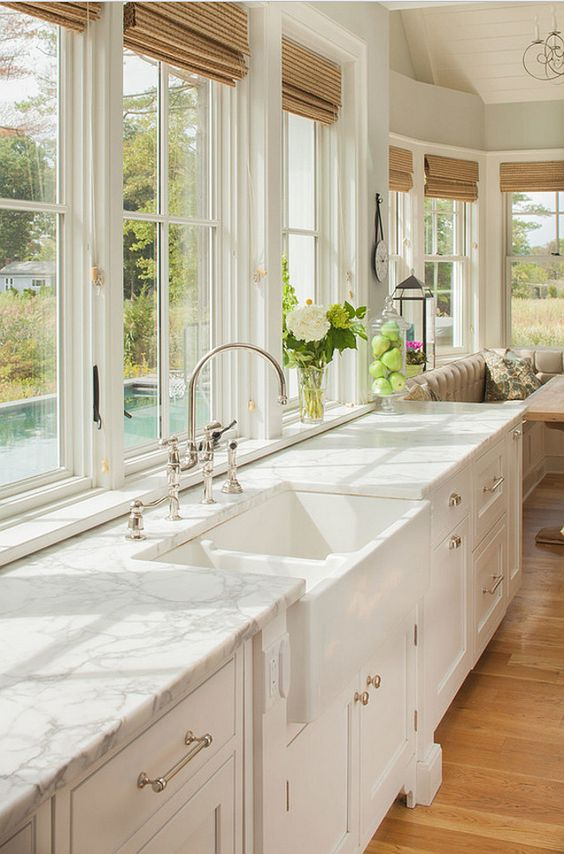 Looks to Love: 50+ Farmhouse Sinks