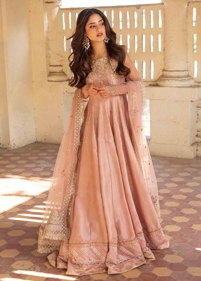 Desi Wedding Dresses, Bridal Dresses Pakistan, Party Wear Indian Dresses, Pakistani Bridal Dresses, Indian Wedding Outfits, Pakistani Dress Design, Indian Fashion Dresses, Desi Dresses, Pakistani Wedding