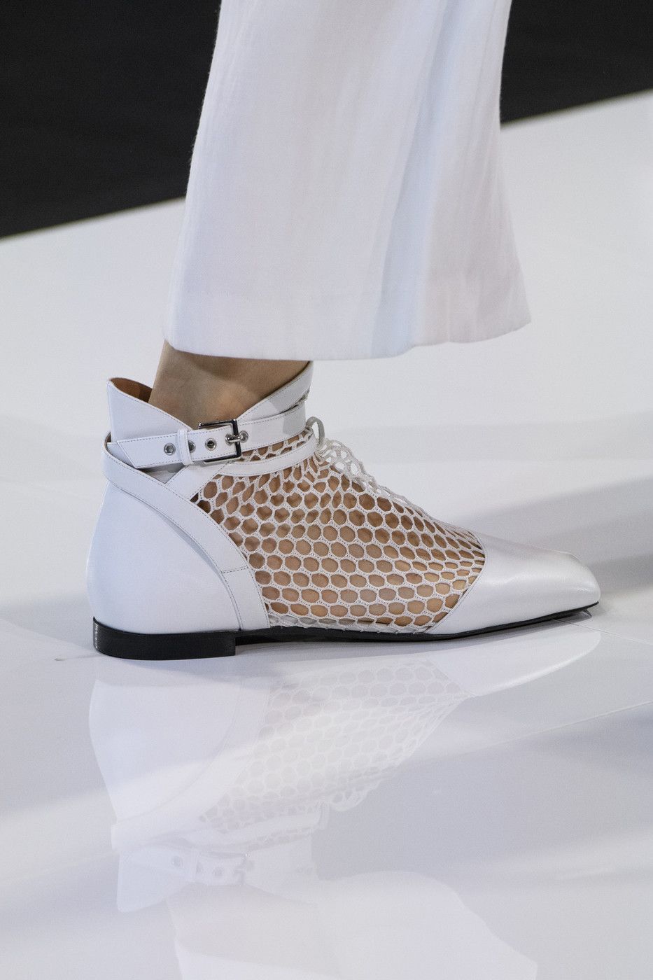grosor ciervo Desacuerdo Emporio Armani at London Fashion Week Spring 2018 | Trending shoes, Celebrity shoes, Trending womens shoes grosor ciervo Desacuerdo Emporio Armani at London Fashion Week Spring 2018 | Trending shoes, Celebrity shoes, Trending womens shoes