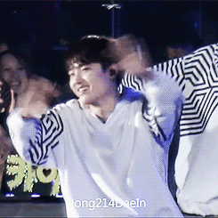 EXO D.O (gif) i cant handle the squishyness!
