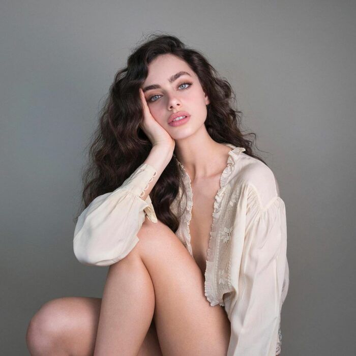 Yael Shelbia, ‘El rostro más bello del 2020’; sin discusión Light Hair, Dark Hair, Kim Kardashian, Selfies, Western Girl, Photo Makeup, Mood, Models, Trendy Quotes