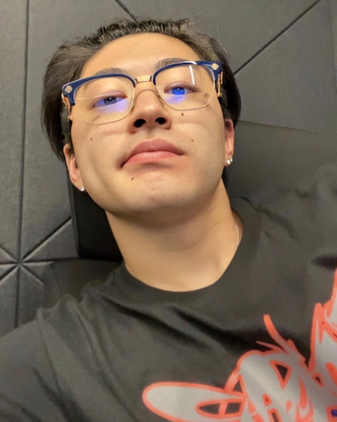 Pin Auf 玲於 Pin Auf 玲於
