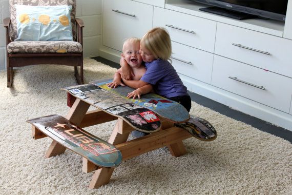 Skateboard Diy, Skateboard Furniture, Skateboard Pictures, Recycled Skateboards, Cool Skateboards, Casa Rock, Kids Picnic Table, Kids Skateboarding, Deco Kids