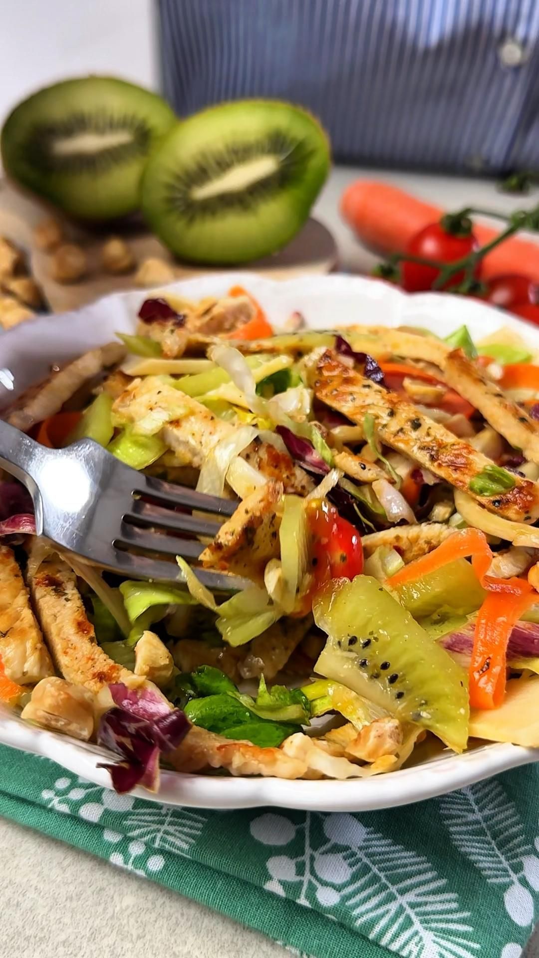 Insalata con arista e kiwi