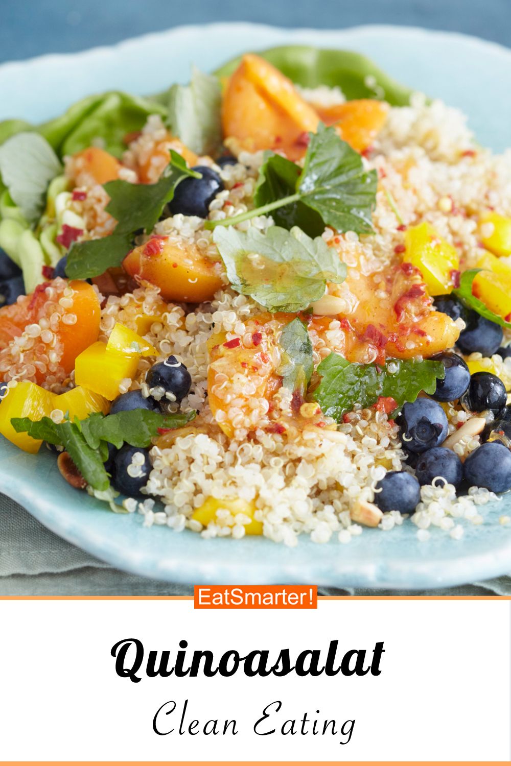 Fruchtiger Quinoasalat mit Blaubeeren und Paprika
