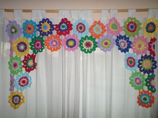 ♥La cajita de Vanina♥: Cortinita!! Crochet Curtains, Chunky Crochet, Baby Mobile, Crochet Hand Purse, Diy And Crafts, Frases, Vestidos, Knitted Baby, Mandalas