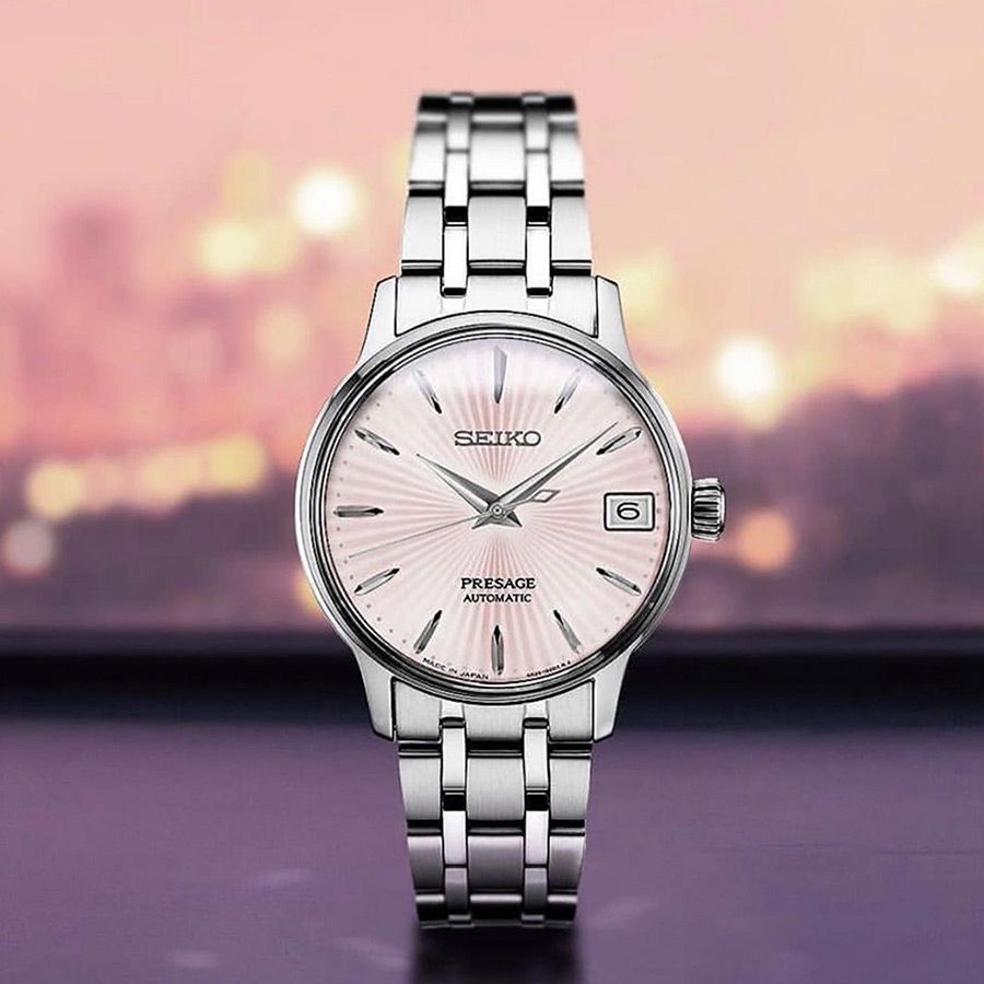 Γυναικείο ρολόι Seiko κατασκευασμένο από ανοξείδωτο ατσάλι με αυτόματο μηχανισμό, ένδειξη ημερομηνίας στο ροζ καντράν και μπρασελέ. #seiko #presage #SRP839J1 #seikowatch #watch #watches #bracelet #automatic #automaticwatch #date Seiko Presage, Seiko Watches, Stainless Steel Bracelet, Silver Watch, Omega Watch, Bracelets, Accessories, Bracelet, Arm Bracelets