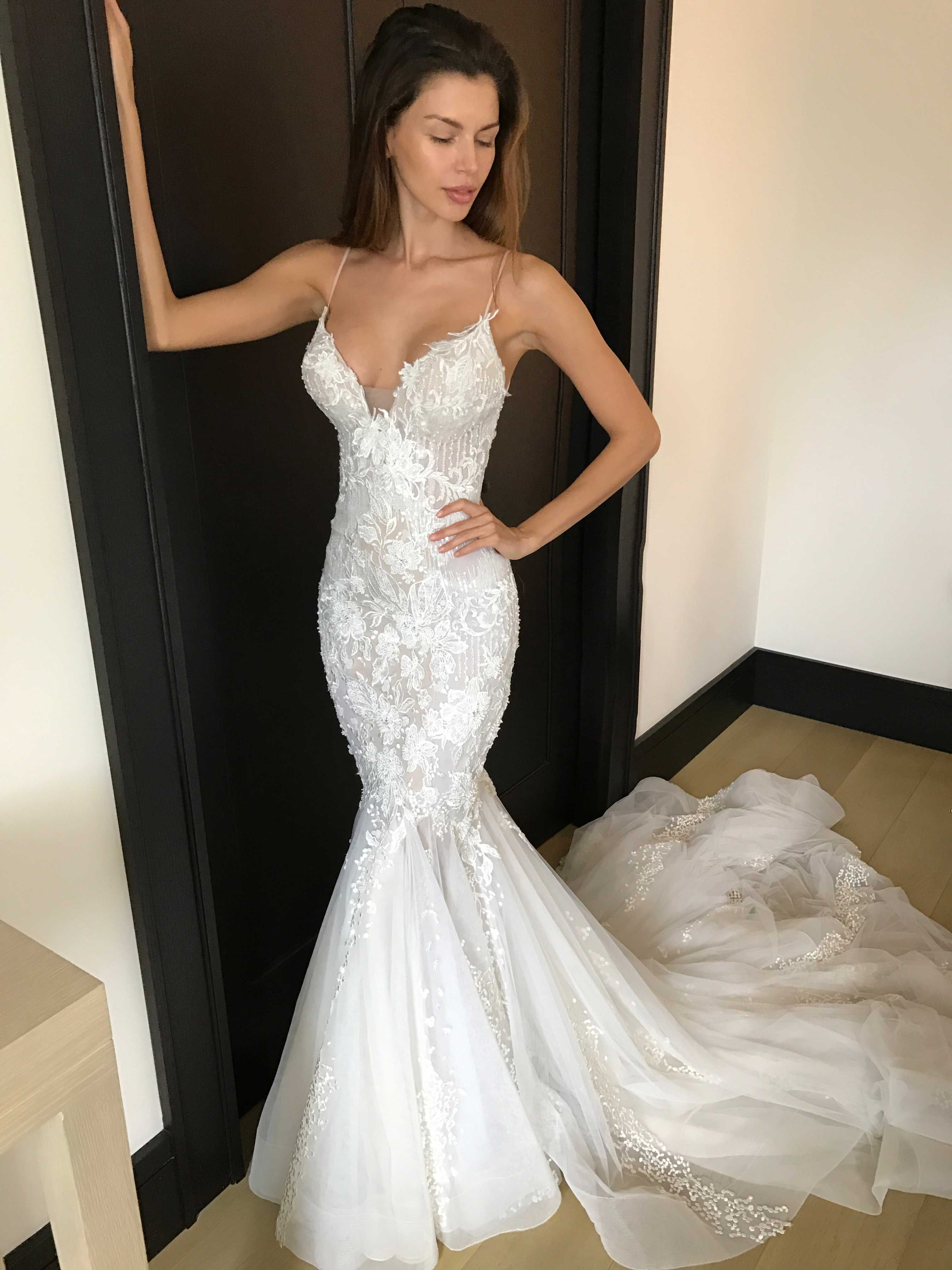 Unique Tulle Spaghetti Straps Neckline Mermaid Wedding