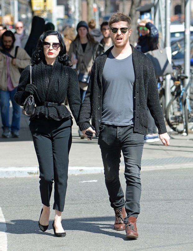 La Semaine People En Images Idees De Style Casual Street Style Dita Von Teese