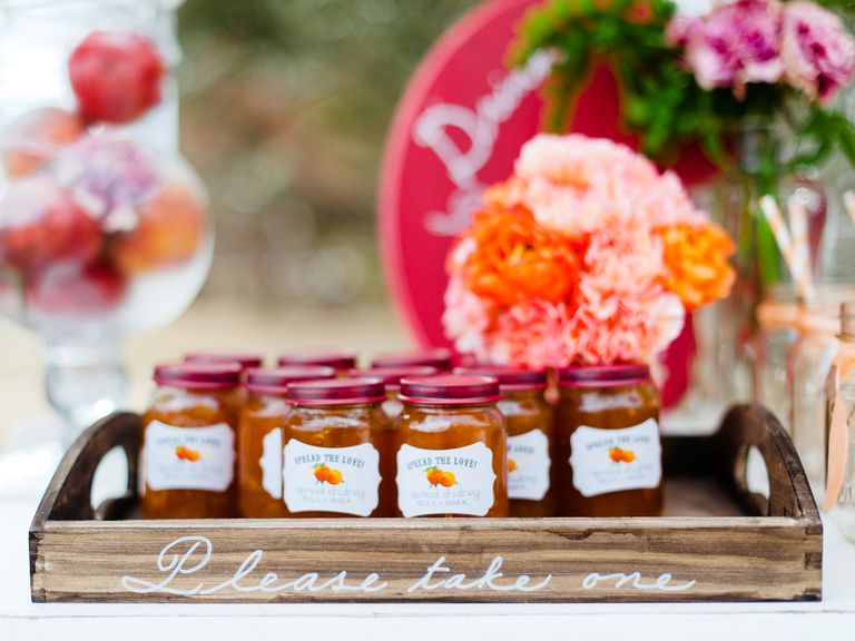 15 Creative Edible Wedding Favor Ideas | Favors Food wedding favors and Weddings