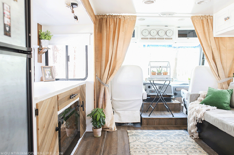 The owners of these motorhomes, campers, and travel trailers decided to remove their dining booth. Check out these photos of the space without the booth and what they replaced it with. Camper Living, Rv Living, Tiny Living, Truck Living, Living Decor, Rv Interior, Interior Design, Camper Trailer Remodel, Camper Renovation
