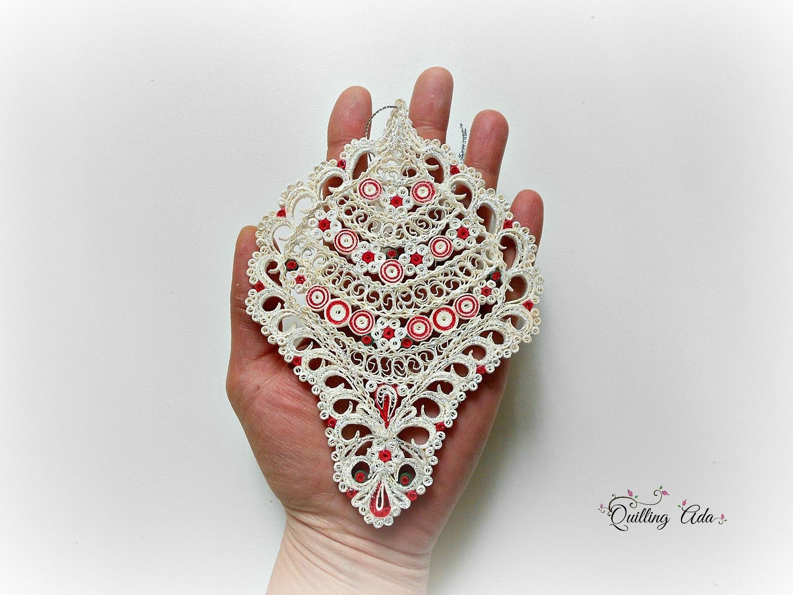 Un Loc Minunat In Care Gasiti Lucruri Realizate Din Hartie Facute Din Suflet Si Cu Multa Pasiune Hand Henna Hand Tattoos Quilling