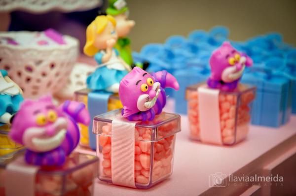 Alice In Wonderland Birthday Party Planning Decorations Cake Ideas Alice In Wonderland Birthday Party