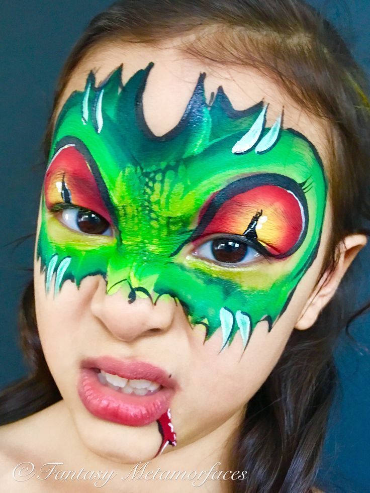Wir alle kennen das schonEs ist Mittagund dein Gesicht sieht ausals könntest du Hähnchen darauf bratenAber keine Sorgeihr allediejenigen von uns mit fettiger Haut können Make-up haben,... Face Painting Images, Face Painting For Boys, Kids Face Paint, Face Painting Halloween, Face Painting Designs, Halloween Make Up, Face Paintings, Dinosaur Face Painting, Monster Face Painting