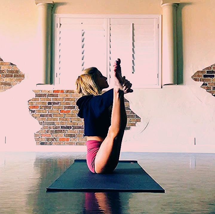 Yoga class flow. Fire fly pose. Middle split. #flexibility #yoga #fitness