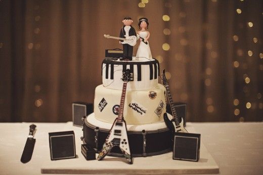 festa-de-casamento-bolo-rock-n-roll Wedding Cake Quirky, Music Themed Wedding, Wedding Cakes, Wedding 2016, Wedding Dj, Dream Wedding, Greece Wedding, Wedding Stuff, Rock N Roll Wedding