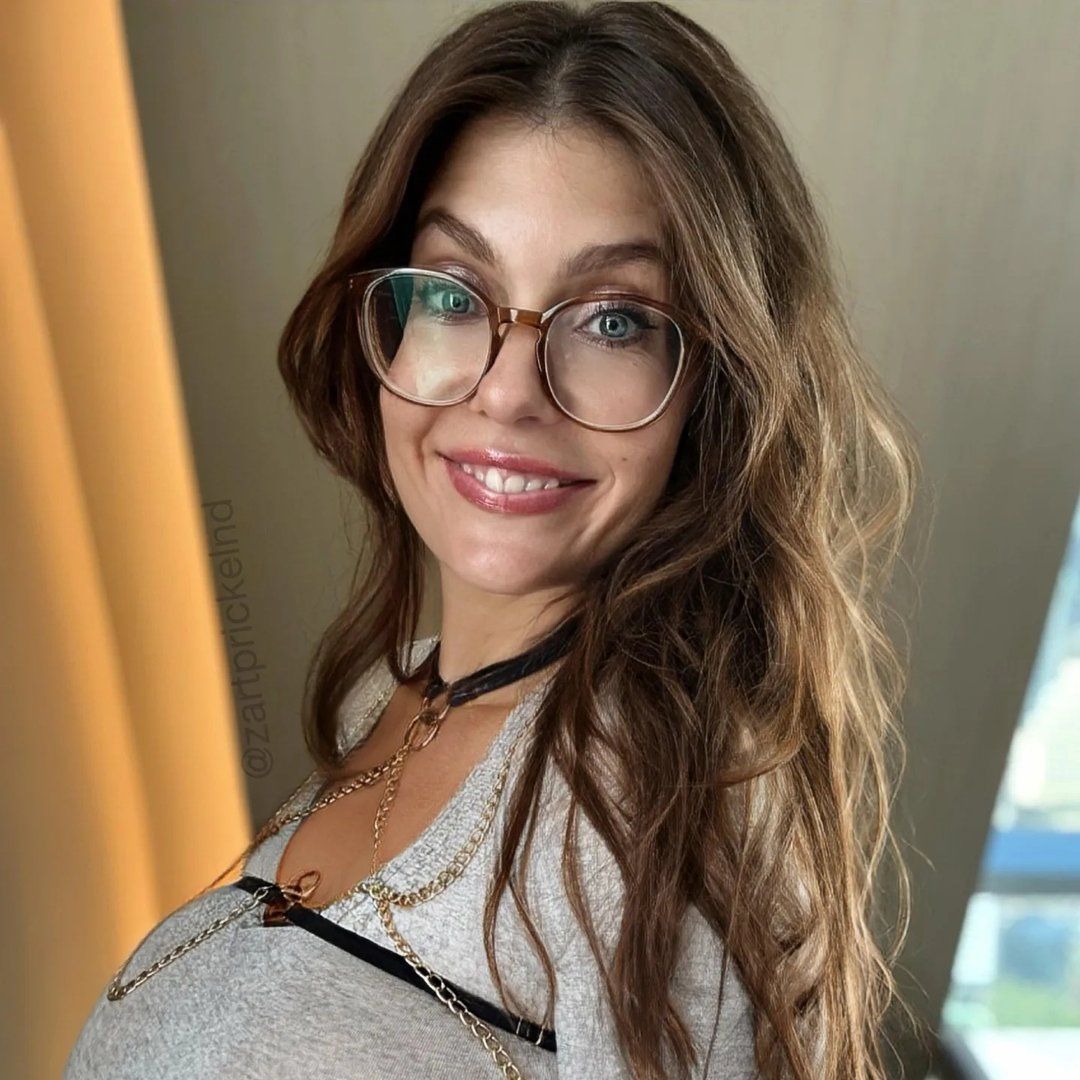 @zartprickelnd • Photos et vidéos Instagram in 2024 | Curvy woman, Real
