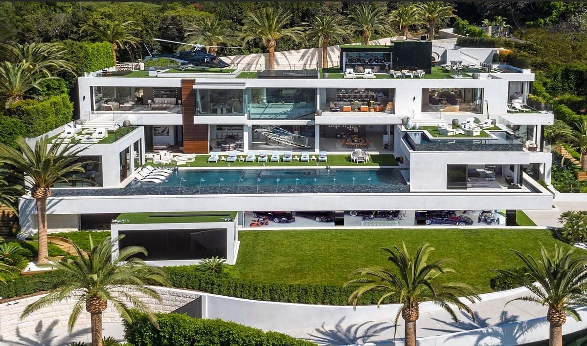 Esta Alucinante Mega Mansión En Los ángeles Es La Propiedad Más Cara A La Venta Actualmente En Estados Unidos 2 Casas De Lujo Mansiones Casas De Celebridades