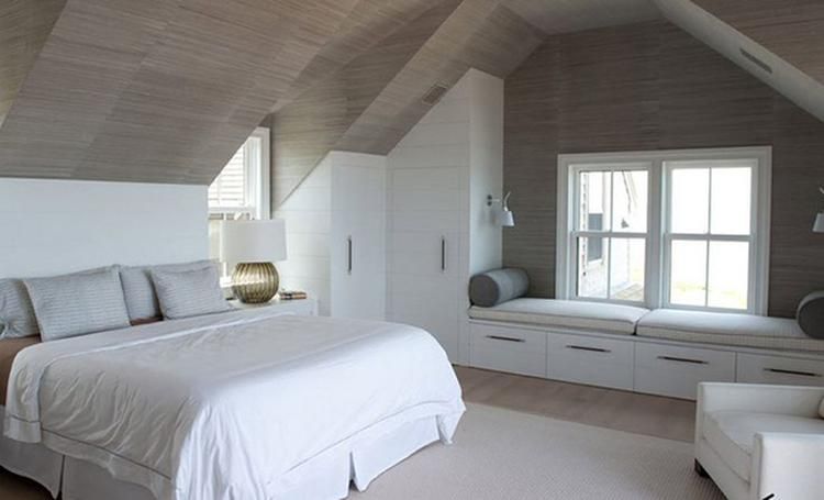 Modern landelijke slaapkamer op zolder. Leuke zitplek met ... Modern landelijke slaapkamer op zolder. Leuke zitplek met ...