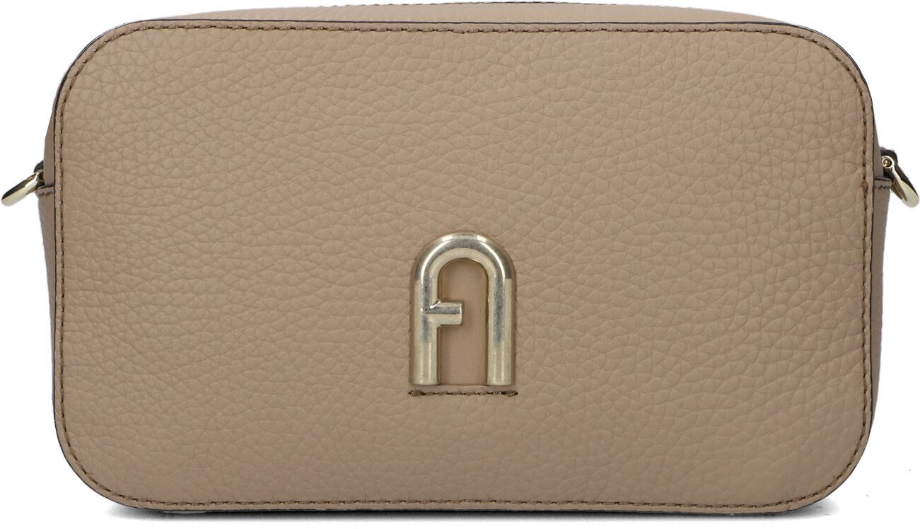 Deze handtas van het merk Furla maakt jouw outfit helemaal af! De tas bestaat uit gestructureerd leer en heeft op de voor en achterzijde een goudkleurig merkembleem. De tas heeft een ritssluiting en in het vak zit één steekvak en één ritsvak. De binnenkant is gemaakt van glanzend textiel. Het hengsel is zowel verstelbaar als afneembaar en heeft goudkleurige details. Waar combineer jij ‘m bij? Furla, Michael Kors Jet Set, Saddle Bags, Crossbody, Outfits, Products, Mini Handbags, Purse, Hands