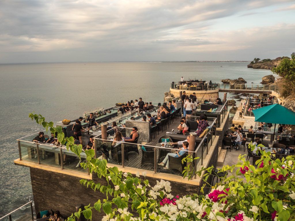 Rock Bar At Ayana Resort ロックバー アヤナリゾート Do What You Love バー