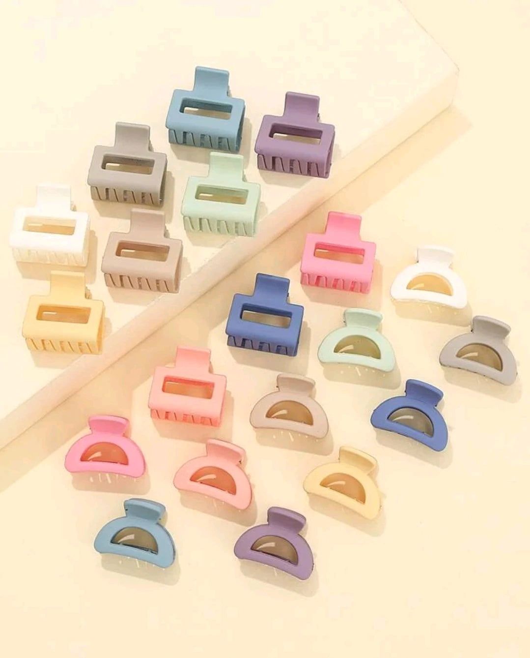 Hold your hair back in style with our trendy clips. There are several colors and styles to choose from! Hair Accessories Clips, Girly Accessories, Women Accessories, Hair Scrub, Claw Hair Clips, Small Hair Clips, Smile And Wave, Clip Hairstyles, Hair Clamps