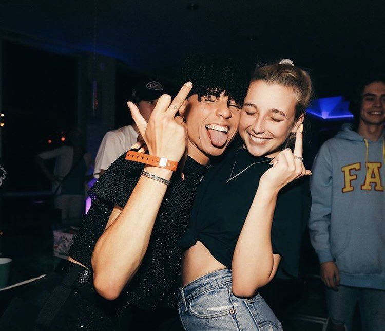 larray x emma in 2020 Emma chamberlain, Friend photos