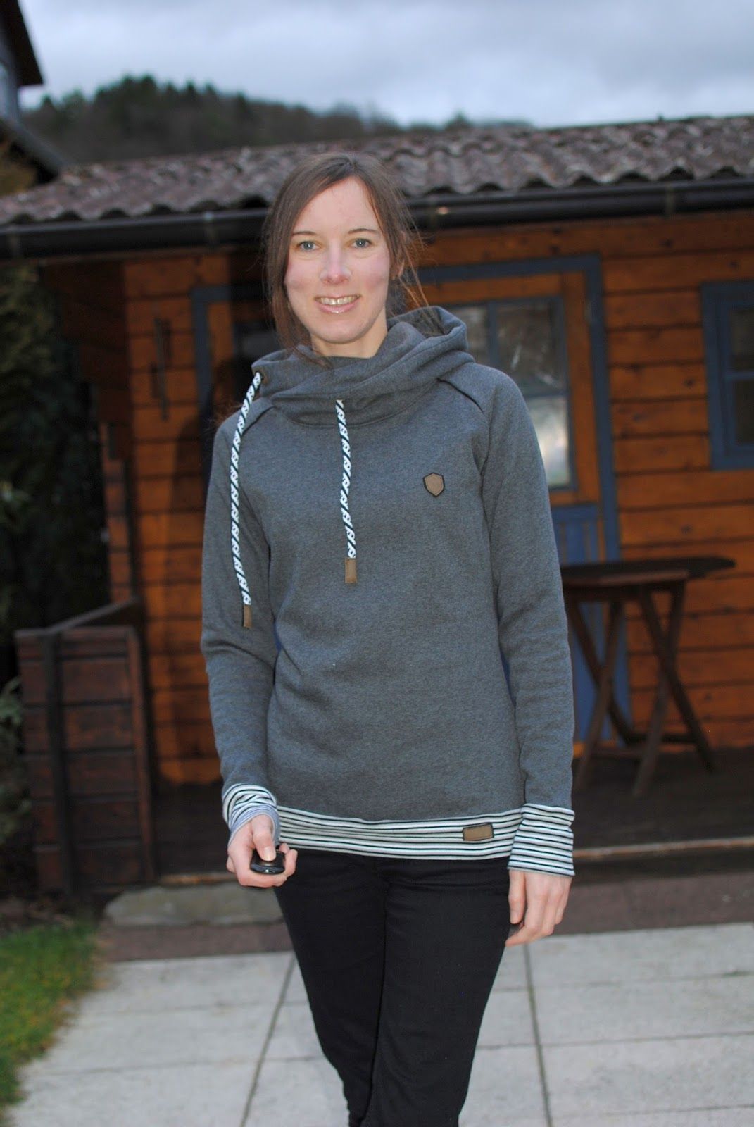Hoodie aus Stoff von Tedox Textilfarbe, Stoffe, Baumwollstoff Hoodie aus Stoff von Tedox Textilfarbe, Stoffe, Baumwollstoff