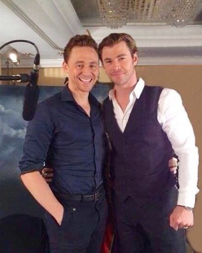 Chris Hemsworthtom Hiddleston Loki Thor Loki Laufeyson Chris Hemsworth Thor Christopher
