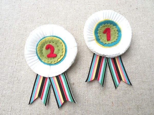 diy prize medal ribbon brooch via heartmade blog hacer chart