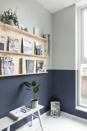 💡 Twee verschillende kleuren op de muur. Een verftechniek waarbij je met de donkere kleur een soort van lambrisering maakt. Mooie verftechniek en uniek resultaat. |Histor climax - Tanja van Hoogdalem| #verftechnieken #verftechniek #histor #verven #schilderen #inrichten #interieur #nieuwhuis #lambrisering #paint Bedroom Wall, Bedroom Decor, Half Painted Walls, Home And Living, Living Room, Half Wall, House Interior, Interior Design, New Room