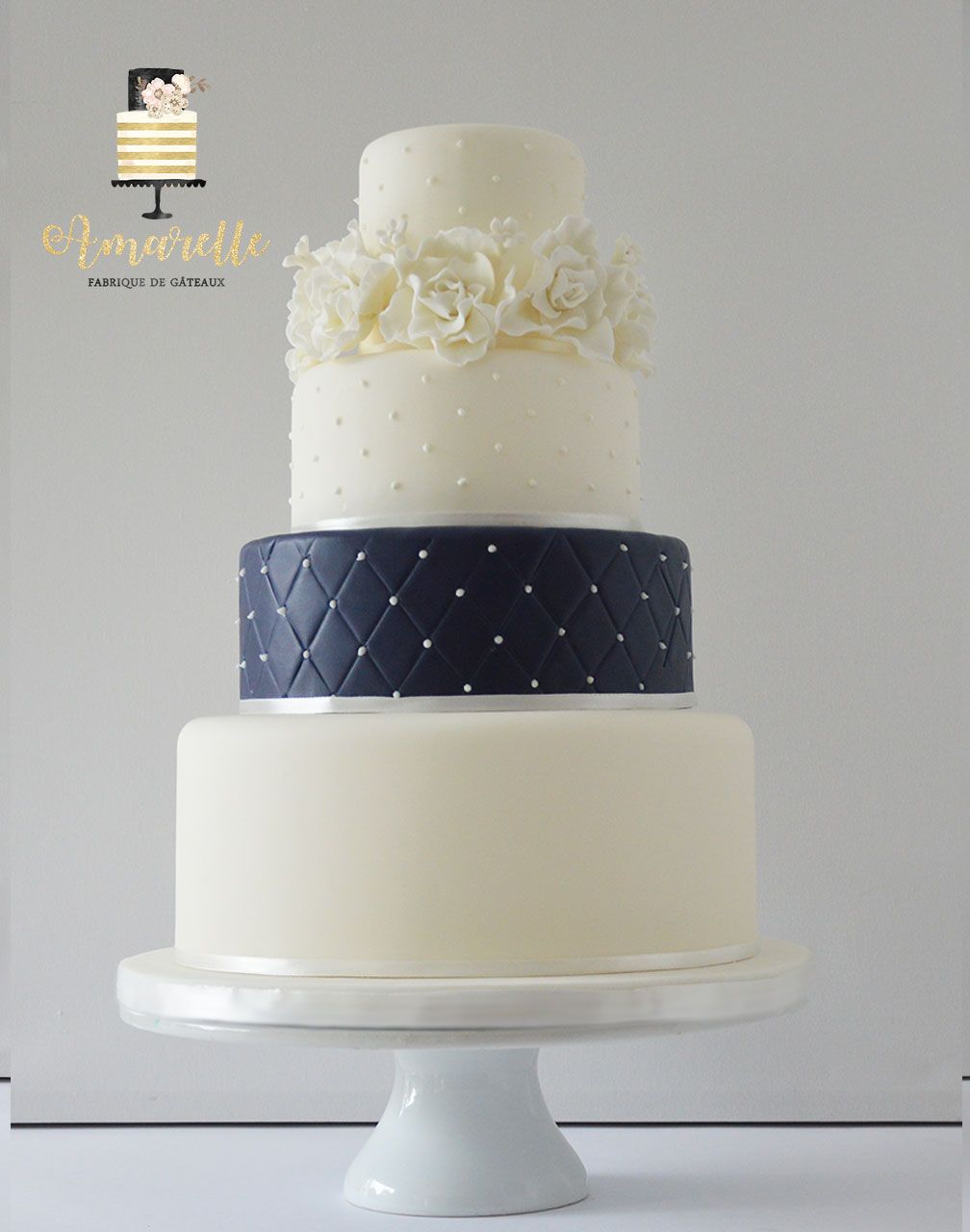 Wedding Cake Blanc Et Bleu Roses En Sucre Gateau Personnalise Wedding Cake Blanc Et Bleu Roses En Sucre Gateau Personnalise