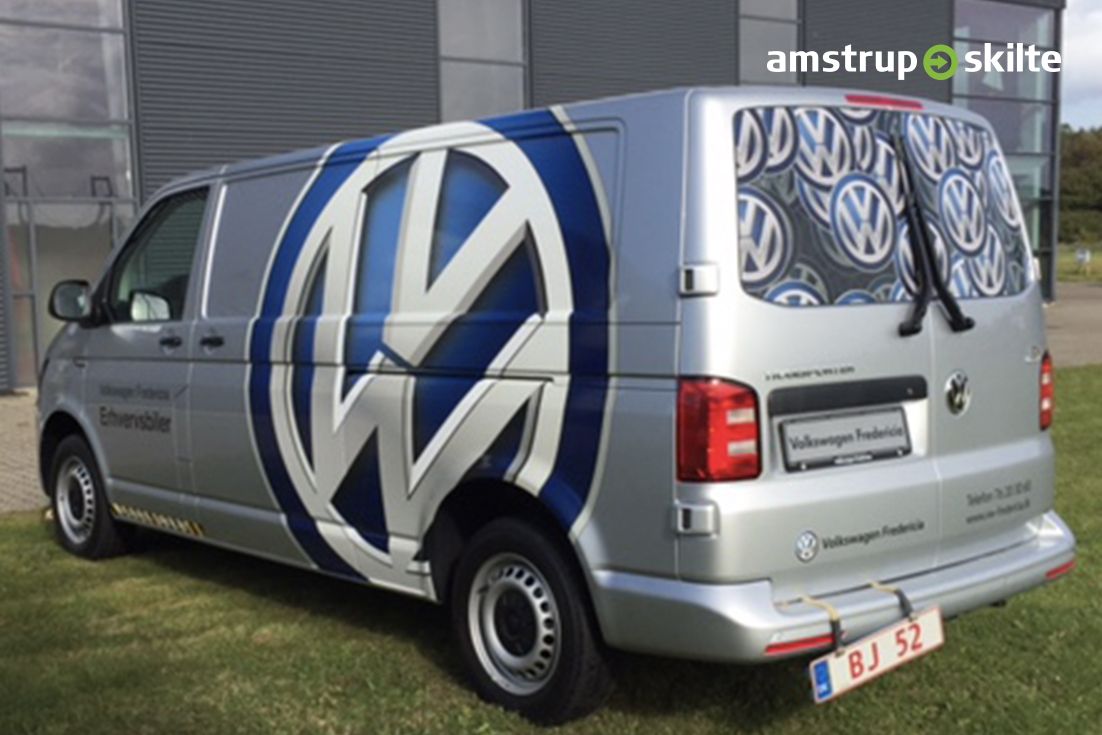 Amstrup Skilte - Autodekoration - Carwrap - Skiltefirma - VW Fredericia - Bilreklamer er den bedste og billigste form for reklame! Mange mennesker vil hver dag se dig i trafikken. Du får det maksimale udbytte - både når du kører og når du holder parkeret - det er markedsføring 24/7! Der er mange flotte muligheder for at pakke biler ind. Skal vi hjælpe dig? Kor, Vehicles, Car, Vehicle, Tools