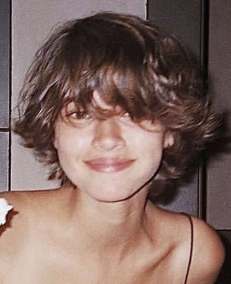 Pin by uD835uDCD3uD835uDCEAuD835 on rduwu Short hair haircuts